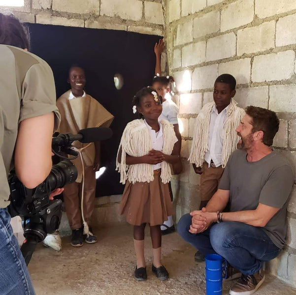 Gerard Butler directs Nativity play in Haiti